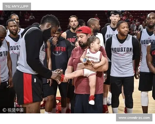 CPB联赛球队见面会气氛融洽,小球迷与球员互动收获签名合影。